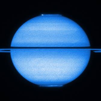 Saturns aurorae captured by Hubble